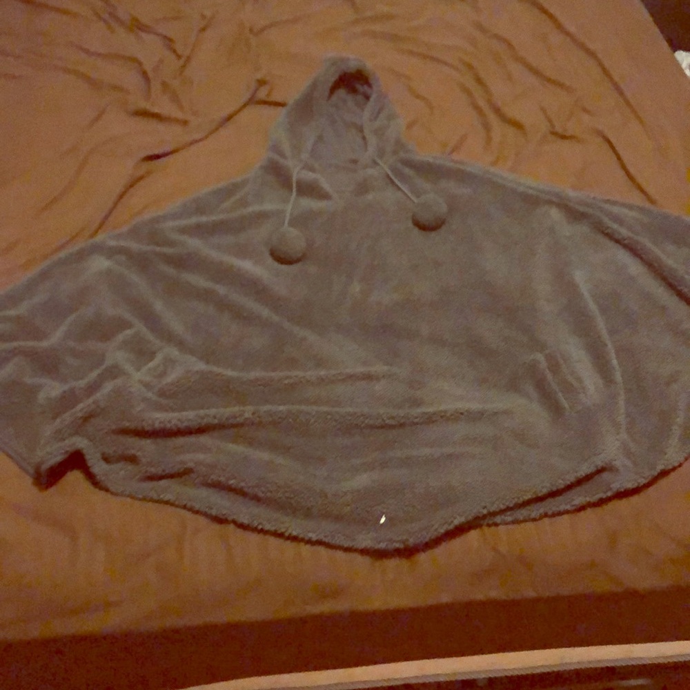 Grey fleece poncho with pockets